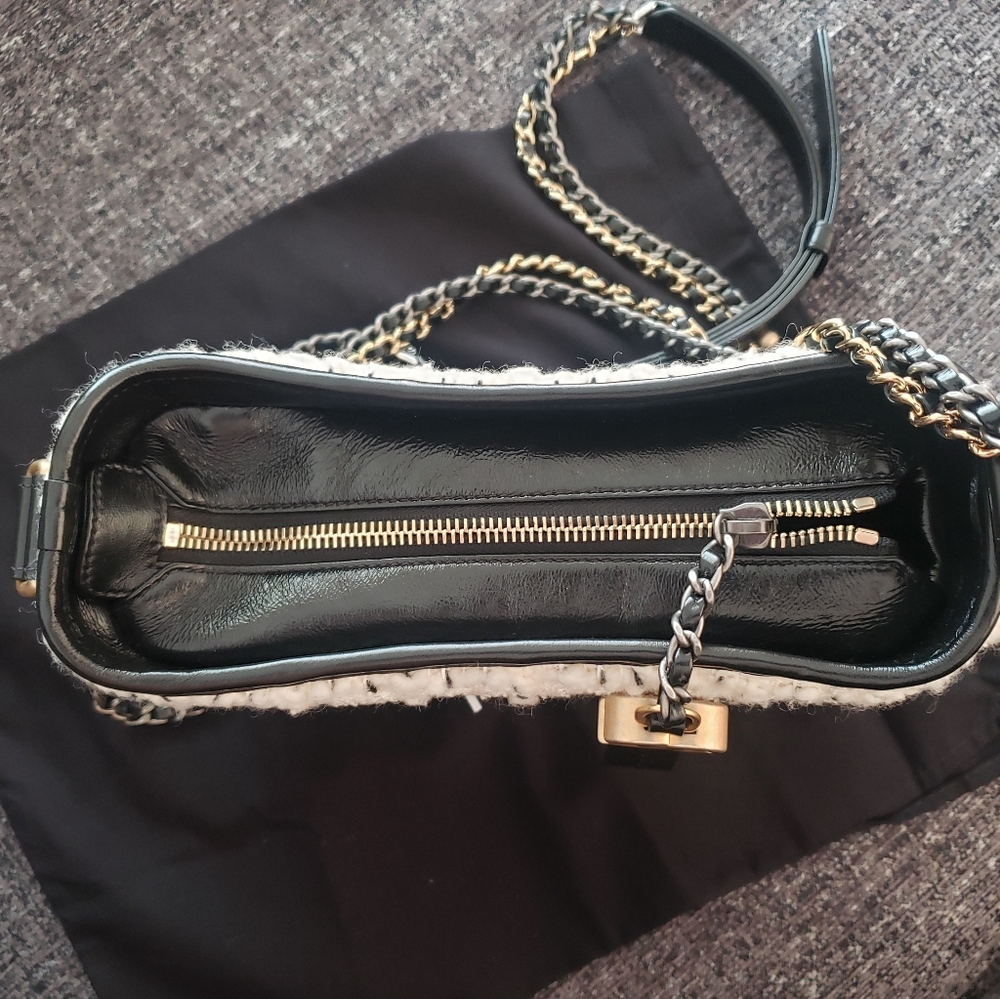 FINAL WEEKEND!NWOT Authentic Chanel Ivory Tweed & Black Calfskin Small Gabrielle - Picture 5 of 12